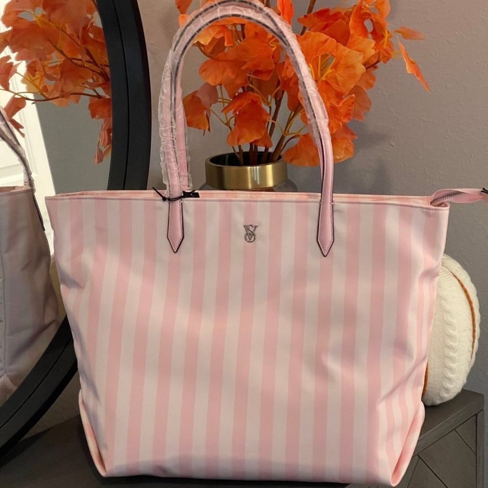 New Victoria’s Secret iconic stripe large tote and Heart Jewelry Box bundle - Picture 6 of 10